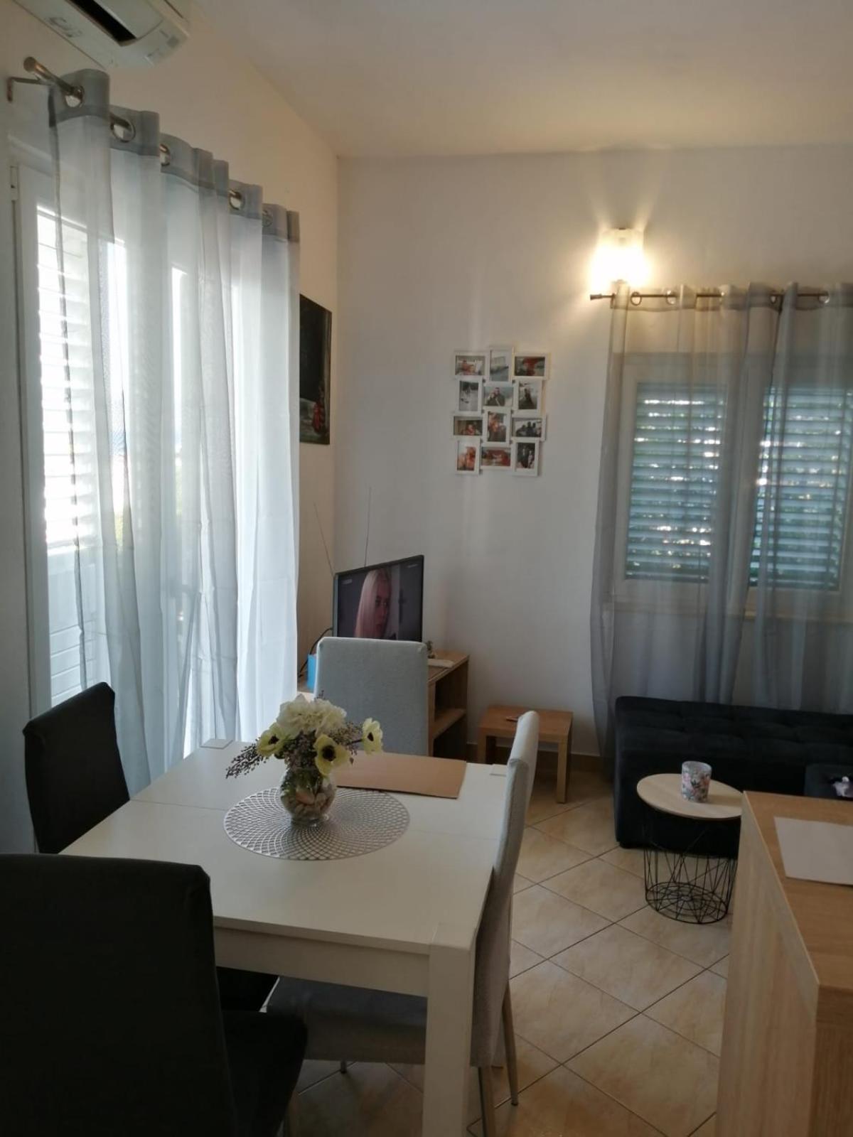 Mala Basina -Maslina Apartment Vrbanj Exterior photo